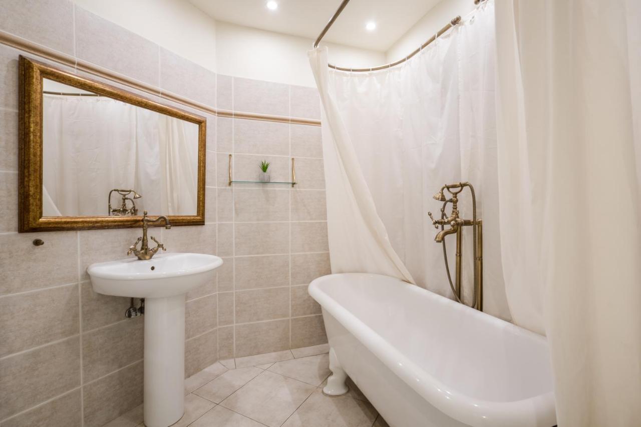 Basilica And Castle View Luxury Suite, Free Parking Reservation Needed Budapest Exteriör bild
