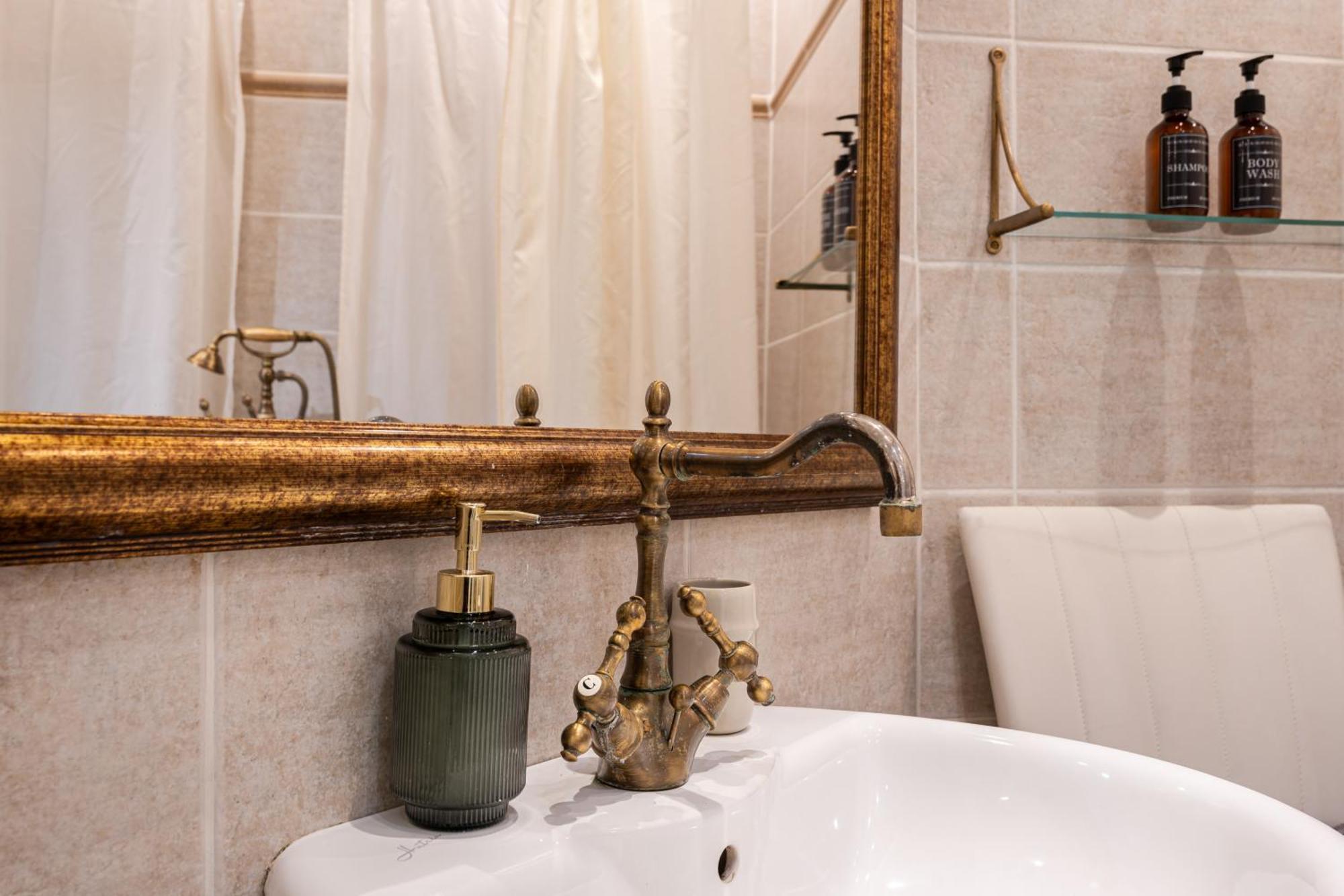 Basilica And Castle View Luxury Suite, Free Parking Reservation Needed Budapest Exteriör bild