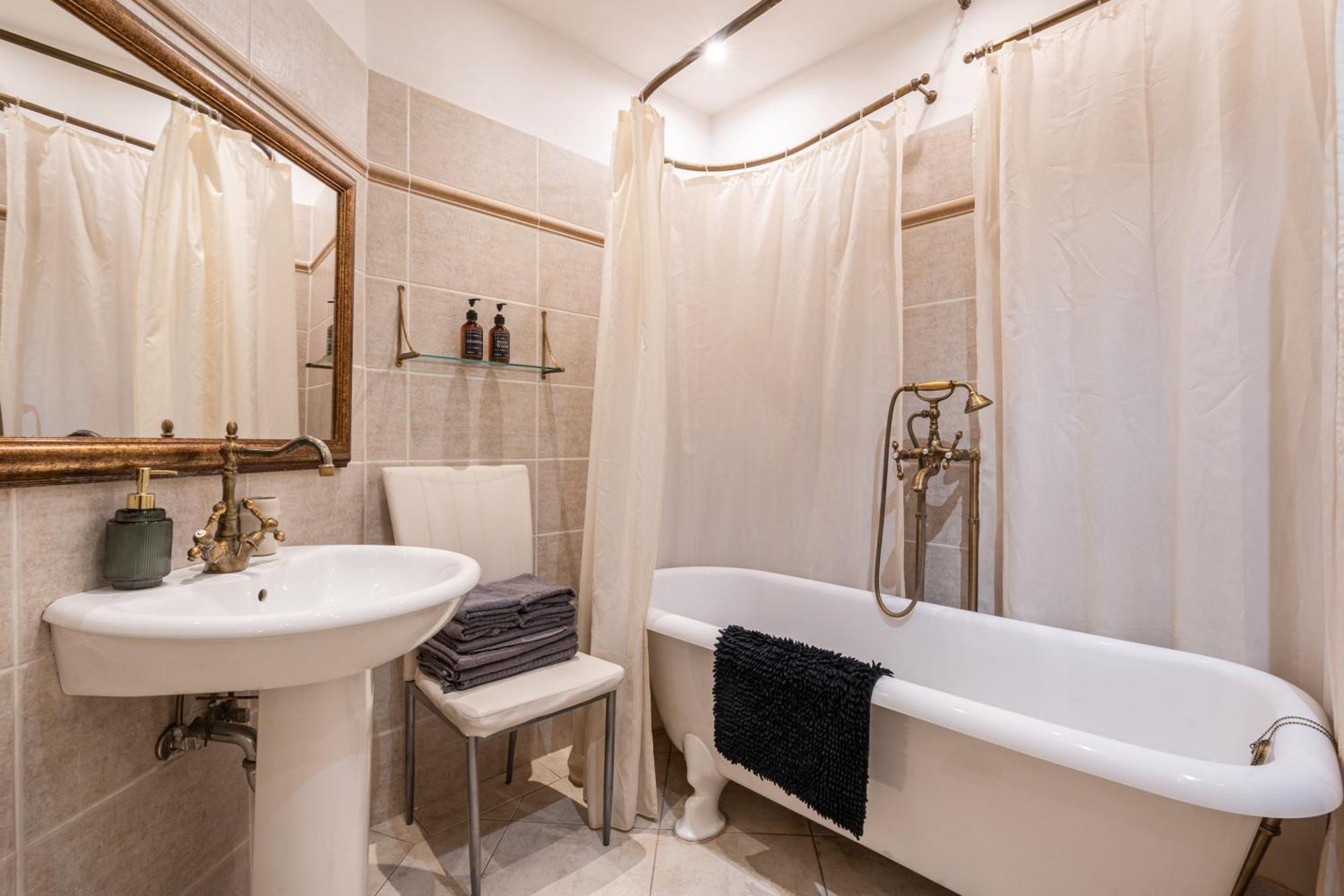 Basilica And Castle View Luxury Suite, Free Parking Reservation Needed Budapest Exteriör bild