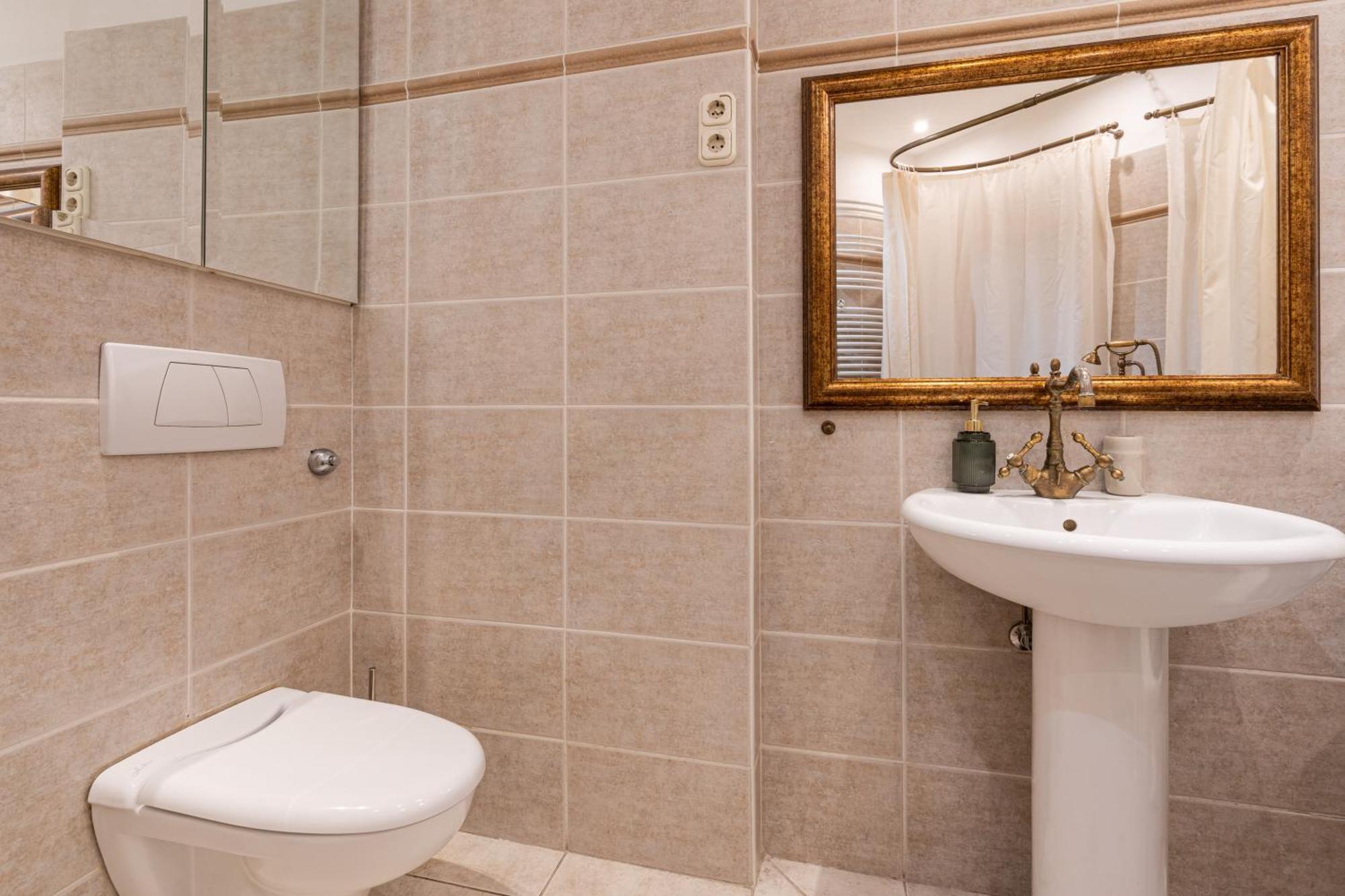 Basilica And Castle View Luxury Suite, Free Parking Reservation Needed Budapest Exteriör bild
