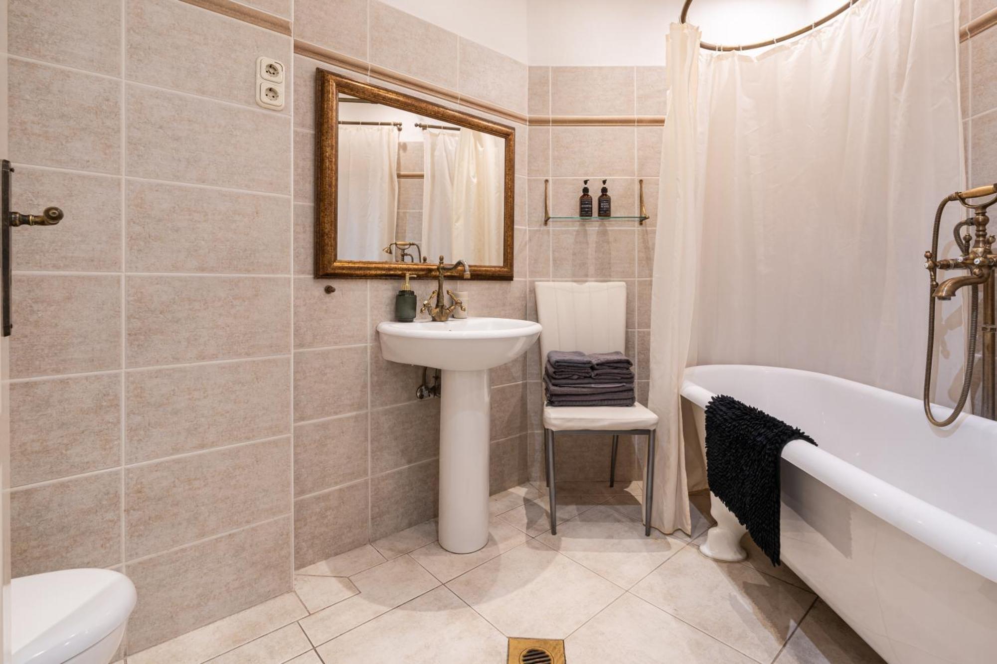 Basilica And Castle View Luxury Suite, Free Parking Reservation Needed Budapest Exteriör bild
